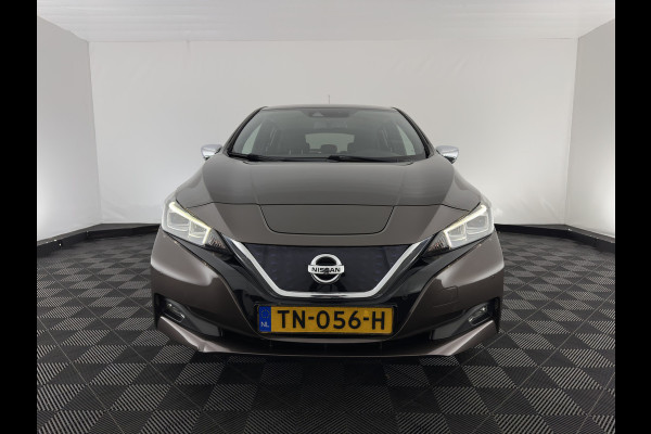 Nissan Leaf Tekna 40 kWh { SOH-92% } (INCL-BTW ) *LUXURY-LEATHER | FULL-LED | KEYLESS | NAVI-FULLMAP | BLIND-SPOT | DAB+ | HEATED-COMFORTSEATS | DIGI-COCKPIT | PRIVACY-GLASS | TOPVIEW-CAMERA | 17"ALU*