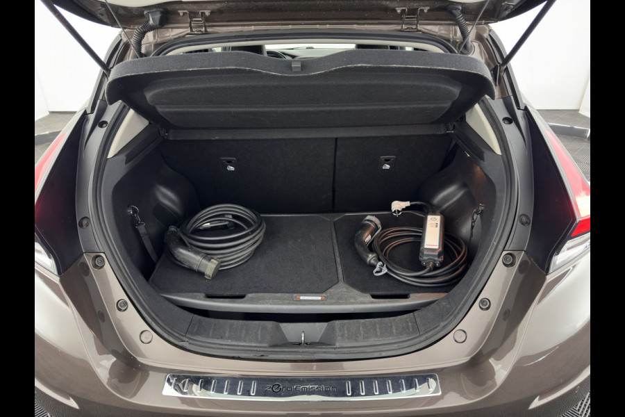 Nissan Leaf Tekna 40 kWh { SOH-92% } (INCL-BTW ) *LUXURY-LEATHER | FULL-LED | KEYLESS | NAVI-FULLMAP | BLIND-SPOT | DAB+ | HEATED-COMFORTSEATS | DIGI-COCKPIT | PRIVACY-GLASS | TOPVIEW-CAMERA | 17"ALU*