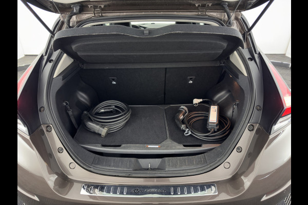 Nissan Leaf Tekna 40 kWh { SOH-92% } (INCL-BTW ) *LUXURY-LEATHER | FULL-LED | KEYLESS | NAVI-FULLMAP | BLIND-SPOT | DAB+ | HEATED-COMFORTSEATS | DIGI-COCKPIT | PRIVACY-GLASS | TOPVIEW-CAMERA | 17"ALU*