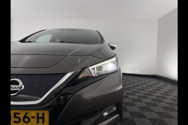 Nissan Leaf Tekna 40 kWh { SOH-92% } (INCL-BTW ) *LUXURY-LEATHER | FULL-LED | KEYLESS | NAVI-FULLMAP | BLIND-SPOT | DAB+ | HEATED-COMFORTSEATS | DIGI-COCKPIT | PRIVACY-GLASS | TOPVIEW-CAMERA | 17"ALU*