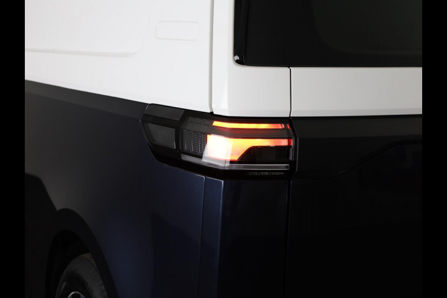 Volkswagen ID. Buzz Cargo 77 kWh 204PK | Navigatie | Parkeercamera | Verwarmde voorruit | 19 inch LM wielen |