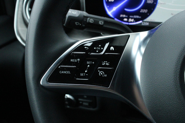 Mercedes-Benz Eqv 300 L2 / AMG / New Model / Luchtvering / 7-Persoons / Burmester / Vol Opties / NIEUWSTAAT