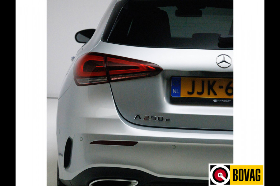 Mercedes-Benz A-Klasse 250 e AMG Line | Cruise-control | PDC V+A + Camera | Stoelverwarming Sfeerverlichting, Extra getint glas, Navigatie, Aplle Carplay/Android auto, Keyless