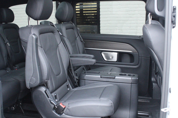 Mercedes-Benz Eqv 300 L2 / AMG / bj2025 / 7-Pers / Luchtvering / Panorama / Burmester / Vol Opties / NIEUWSTAAT