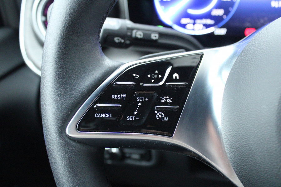 Mercedes-Benz Eqv 300 L2 / AMG / bj2025 / 7-Pers / Luchtvering / Panorama / Burmester / Vol Opties / NIEUWSTAAT