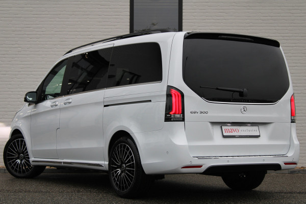 Mercedes-Benz Eqv 300 L2 / AMG / bj2025 / 7-Pers / Luchtvering / Panorama / Burmester / Vol Opties / NIEUWSTAAT