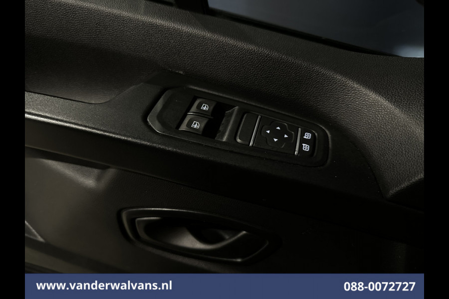 Renault Trafic 2.0 dCi 131pk L1H1 Euro6 Airco | LED | Navigatie | LM velgen | Cruisecontrol | 2500kg Trekhaak Parkeersensoren, Sidebars, Bijrijdersbank