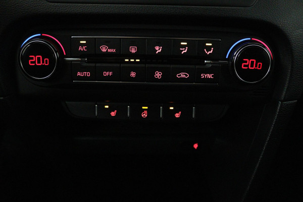 Kia ProCeed 1.4 T-GDI GT-PlusLine (PANORAMADAK, STOEL/STUUR VERWARMING, ACHTERUITRIJCAMERA, ELEKTR STOELEN, TREKHAAK)
