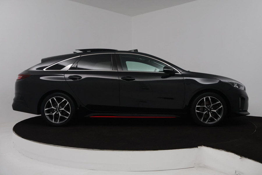 Kia ProCeed 1.4 T-GDI GT-PlusLine (PANORAMADAK, STOEL/STUUR VERWARMING, ACHTERUITRIJCAMERA, ELEKTR STOELEN, TREKHAAK)
