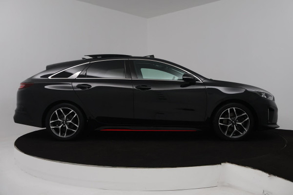 Kia ProCeed 1.4 T-GDI GT-PlusLine (PANORAMADAK, STOEL/STUUR VERWARMING, ACHTERUITRIJCAMERA, ELEKTR STOELEN, TREKHAAK)