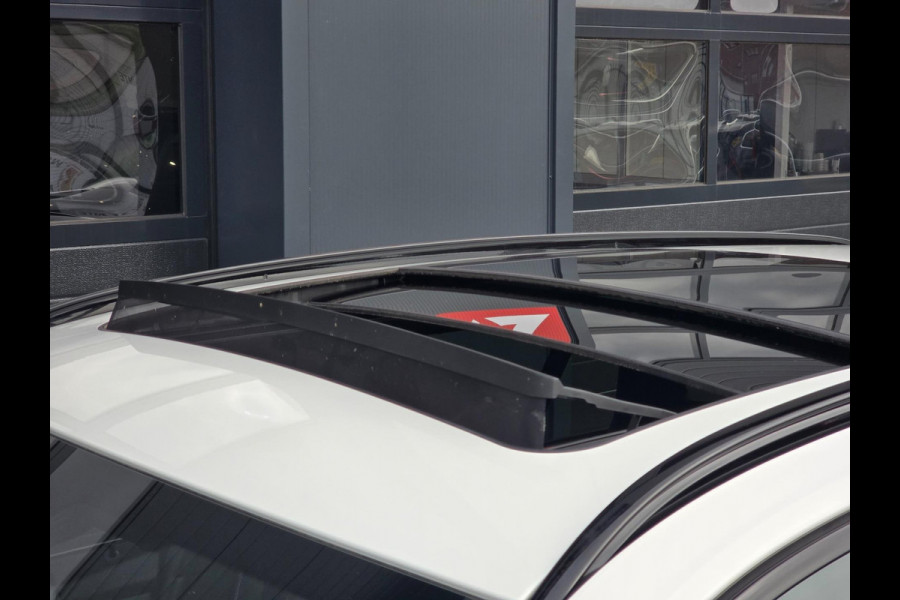 BMW 3 Serie Touring 330e M-Sport Panoramadak/Camera/Carplay/Cruise