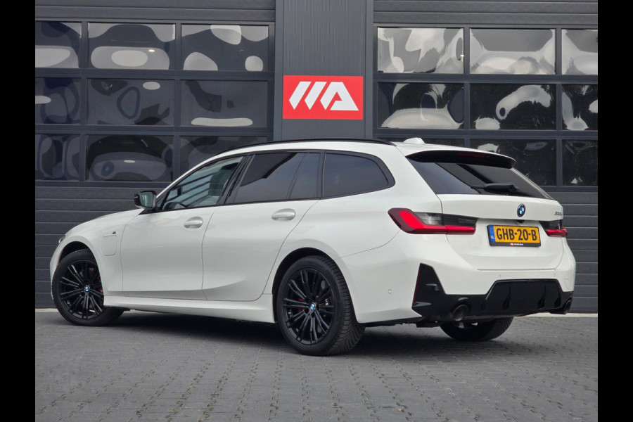 BMW 3 Serie Touring 330e M-Sport Panoramadak/Camera/Carplay/Cruise