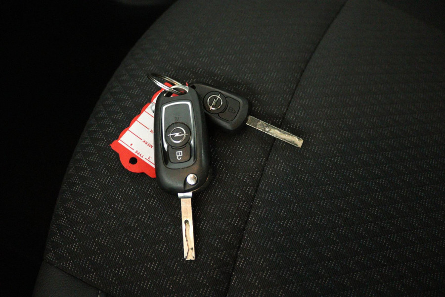 Opel Astra Sports Tourer 1.4 Business Executive (ACHTERUITRIJCAMERA, PARKEERSENSOREN, CRUISE CONTROL, NAVIGATIE)