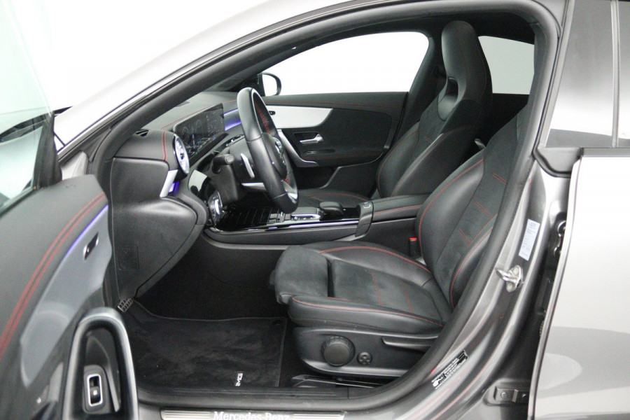 Mercedes-Benz CLA-Klasse 250 e Business Solution AMG Limited (PANORAMADAK, SFEERVERLICHTING, STOELVERWARMING, ACHTERUITRIJCAMERA)