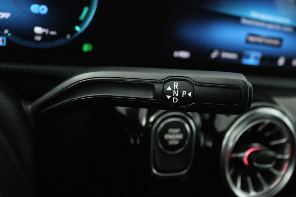 Mercedes-Benz CLA-Klasse 250 e Business Solution AMG Limited (PANORAMADAK, SFEERVERLICHTING, STOELVERWARMING, ACHTERUITRIJCAMERA)