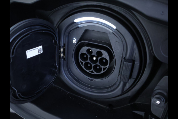 Mercedes-Benz GLC 300 e 4MATIC Plug-In Hybride Trekhaak | Sfeerverlichting | 19 Inch Velgen | Stuur en Stoelverwarming | Memory Voorstoelen. Inclusief 24 maanden MB Certified garantie voor Europa.