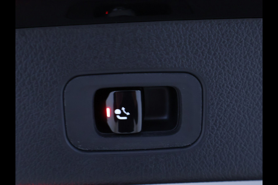 Mercedes-Benz GLC 300 e 4MATIC Plug-In Hybride Trekhaak | Sfeerverlichting | 19 Inch Velgen | Stuur en Stoelverwarming | Memory Voorstoelen. Inclusief 24 maanden MB Certified garantie voor Europa.