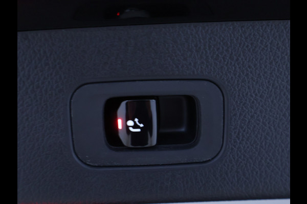 Mercedes-Benz GLC 300 e 4MATIC Plug-In Hybride Trekhaak | Sfeerverlichting | 19 Inch Velgen | Stuur en Stoelverwarming | Memory Voorstoelen. Inclusief 24 maanden MB Certified garantie voor Europa.