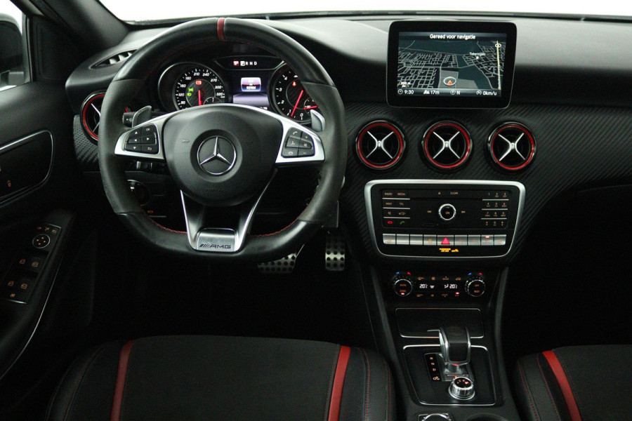 Mercedes-Benz A-Klasse AMG 45 4MATIC (PANORAMADAK, AERO PAKKET, KUIPSTOELEN, STOELVERWARMING, CAMERA, DEALER ONDERHOUDEN)