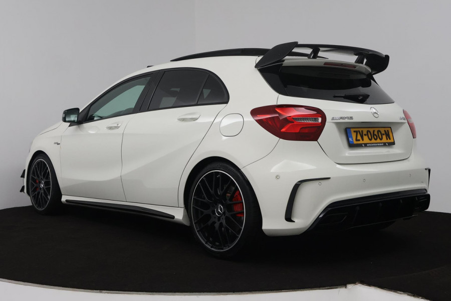 Mercedes-Benz A-Klasse AMG 45 4MATIC (PANORAMADAK, AERO PAKKET, KUIPSTOELEN, STOELVERWARMING, CAMERA, DEALER ONDERHOUDEN)