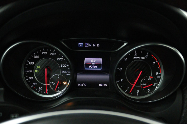 Mercedes-Benz A-Klasse AMG 45 4MATIC (PANORAMADAK, AERO PAKKET, KUIPSTOELEN, STOELVERWARMING, CAMERA, DEALER ONDERHOUDEN)