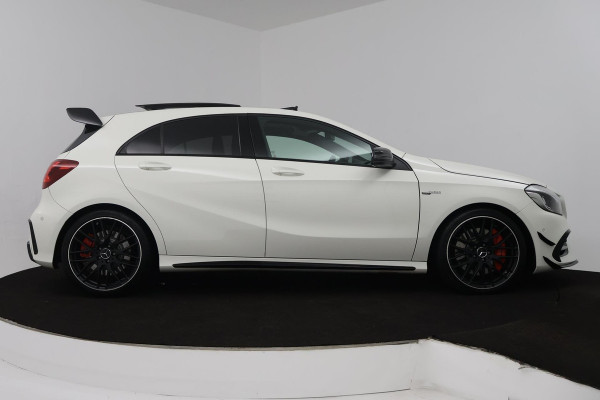 Mercedes-Benz A-Klasse AMG 45 4MATIC (PANORAMADAK, AERO PAKKET, KUIPSTOELEN, STOELVERWARMING, CAMERA, DEALER ONDERHOUDEN)