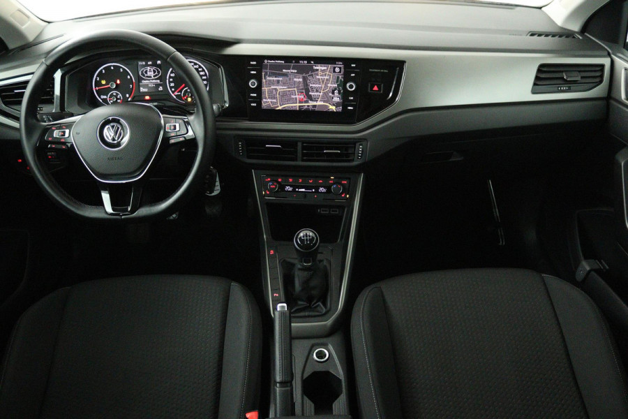 Volkswagen Polo 1.0 TSI Beats (STOELVERWARMING, NAVIGATIE, CRUISE CONTROL, PARKEERSENSOREN)