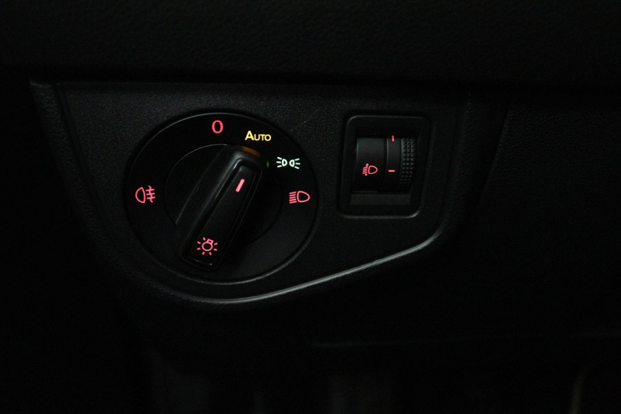 Volkswagen Polo 1.0 TSI Beats (STOELVERWARMING, NAVIGATIE, CRUISE CONTROL, PARKEERSENSOREN)