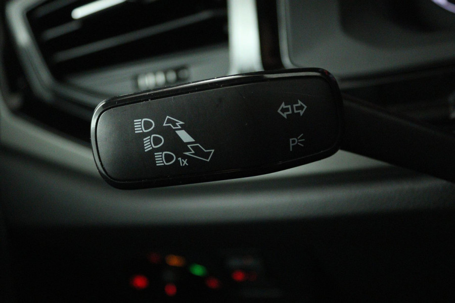 Volkswagen Polo 1.0 TSI Beats (STOELVERWARMING, NAVIGATIE, CRUISE CONTROL, PARKEERSENSOREN)