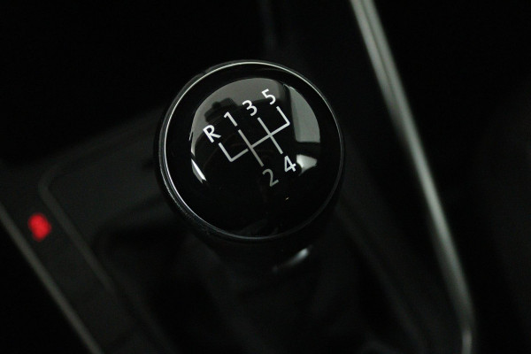 Volkswagen Polo 1.0 TSI Beats (STOELVERWARMING, NAVIGATIE, CRUISE CONTROL, PARKEERSENSOREN)