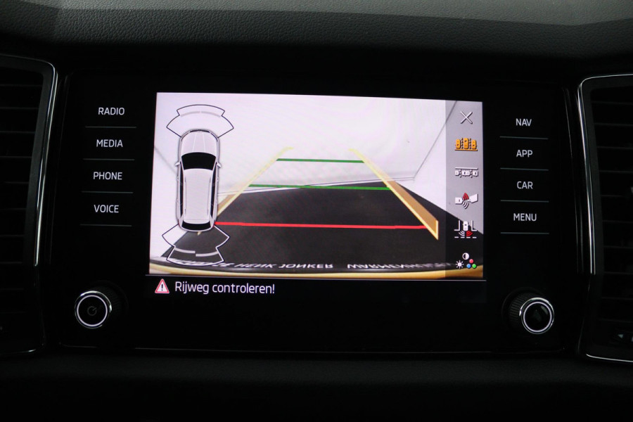 Škoda Kodiaq 1.5 TSI Business Edition 7p. (TREKHAAK, NAVIGATIE, CARPLAY, ACHTERUITRIJCAMERA, PARKEERSENSOREN)