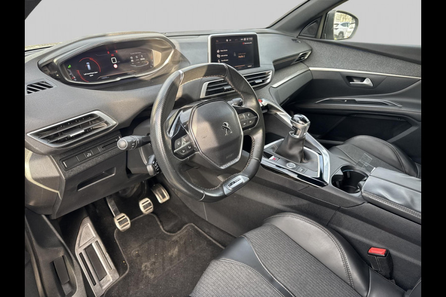 Peugeot 5008 1.2 PureTech GT-Line 7 pers // GT-line // PANORAMADAK // TREKHAAK
