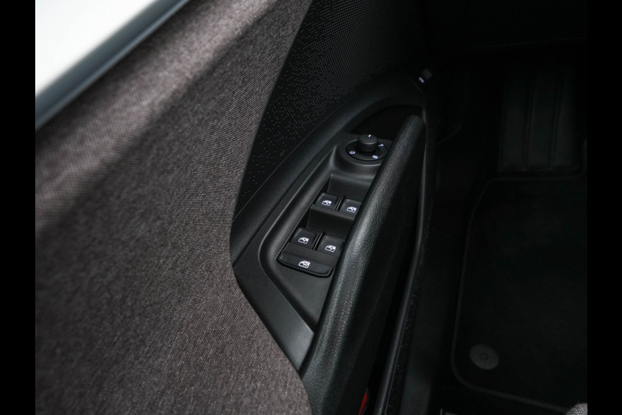 Škoda ENYAQ iV 60 [ 3-Fase ] {SOH-87%} (INCL-BTW) *PANO | FULL-LED | DIGI-COCKPIT | CAMERA | KEYLESS | NAVI-FULLMAP | PRIVACY-GLASS | AMBIENT-LIGHT | ECC | COMFORT-SEATS | DAB + | PDC | CRUISE | CARPLAY | TOWBAR | 19 "ALU*