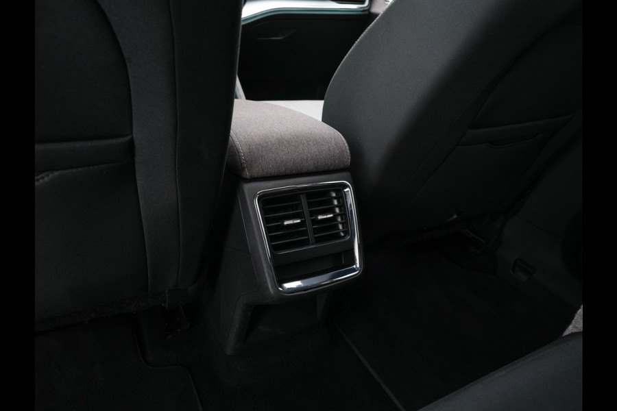 Škoda ENYAQ iV 60 [ 3-Fase ] {SOH-87%} (INCL-BTW) *PANO | FULL-LED | DIGI-COCKPIT | CAMERA | KEYLESS | NAVI-FULLMAP | PRIVACY-GLASS | AMBIENT-LIGHT | ECC | COMFORT-SEATS | DAB + | PDC | CRUISE | CARPLAY | TOWBAR | 19 "ALU*