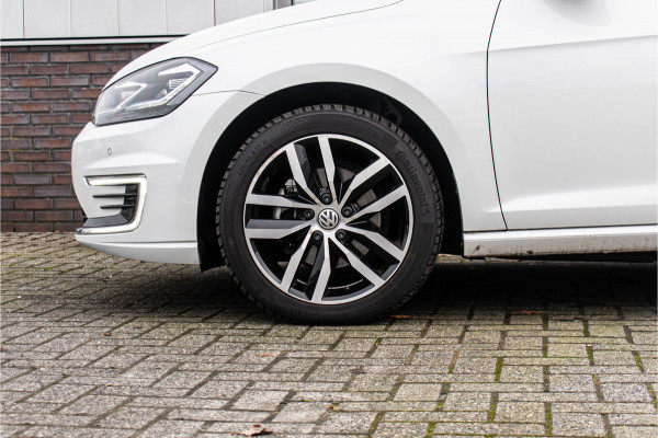 Volkswagen e-Golf | Apple CarPlay Tijdelijke Black friday deal, nu van 12250.- voor 11150.-