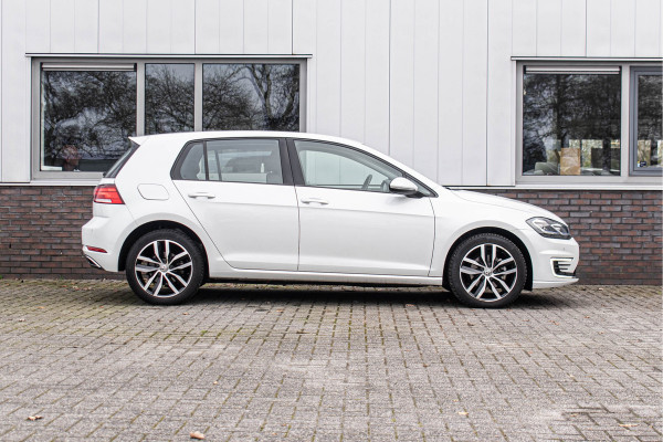Volkswagen e-Golf | Apple CarPlay Tijdelijke Black friday deal, nu van 12250.- voor 11150.-