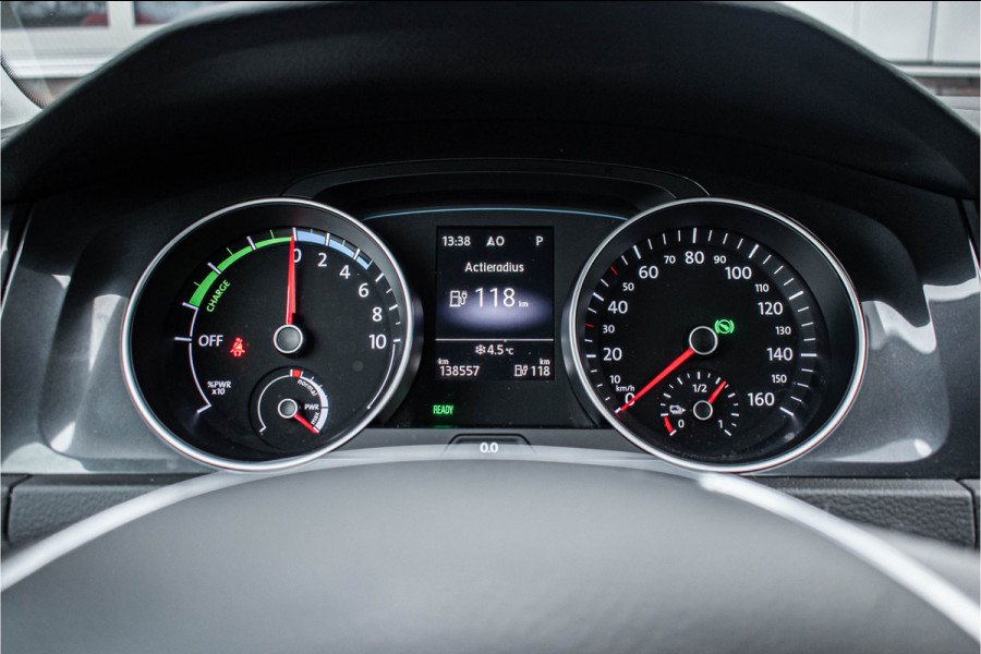 Volkswagen e-Golf | Apple CarPlay Tijdelijke Black friday deal, nu van 12250.- voor 11150.-