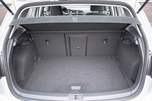 Volkswagen e-Golf | Apple CarPlay Tijdelijke Black friday deal, nu van 12250.- voor 11150.-