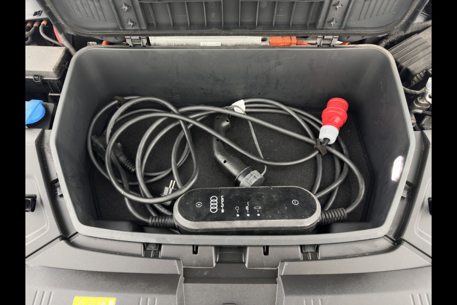 Audi e-tron 50 Quattro Launch edition plus 71 kWh [ 3-Fase ] {SOH-96%} (INCL-BTW) *PANO | LUXURY-LEATHER | ADAPTIVE-CRUISE | FULL-LED | DIGI-COCKPIT | KEYLESS | MEMORY-PACK | CAMERA | NAVI-FULLMAP | SHIFT-PADDLES | COMFORT-SEATS | 20''ALU*