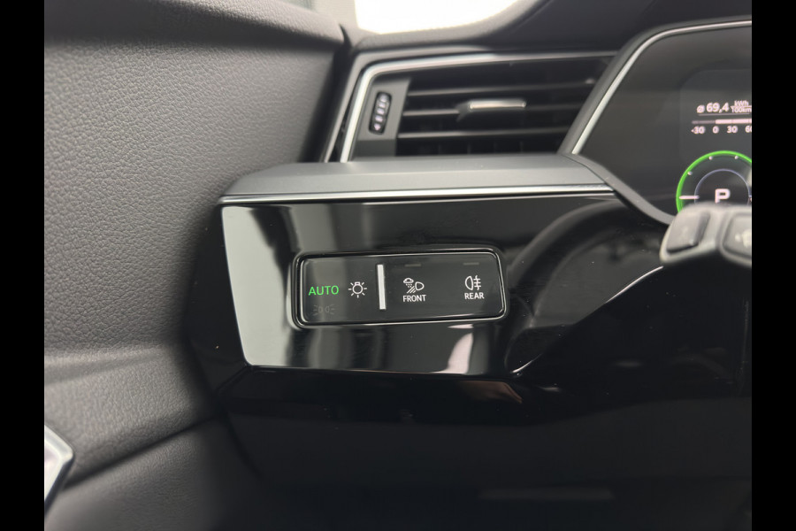 Audi e-tron 50 Quattro Launch edition plus 71 kWh [ 3-Fase ] {SOH-96%} (INCL-BTW) *PANO | LUXURY-LEATHER | ADAPTIVE-CRUISE | FULL-LED | DIGI-COCKPIT | KEYLESS | MEMORY-PACK | CAMERA | NAVI-FULLMAP | SHIFT-PADDLES | COMFORT-SEATS | 20''ALU*