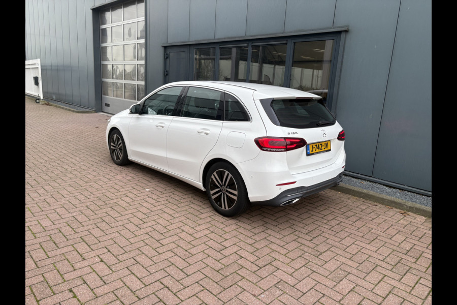 Mercedes-Benz B-Klasse 180 Business Solution Luxury Automaat LEDER/CAMERA/DODEHOEK/CARPLAY/SFEER/PDC