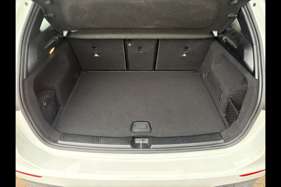 Mercedes-Benz B-Klasse 180 Business Solution Luxury Automaat LEDER/CAMERA/DODEHOEK/CARPLAY/SFEER/PDC