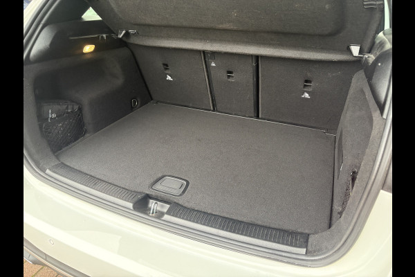 Mercedes-Benz B-Klasse 180 Business Solution Luxury Automaat LEDER/CAMERA/DODEHOEK/CARPLAY/SFEER/PDC