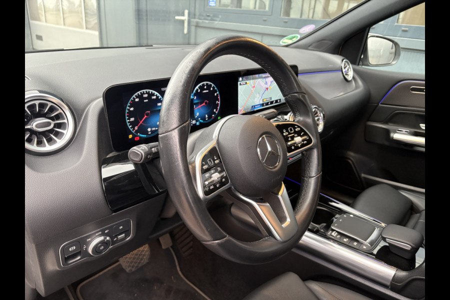 Mercedes-Benz B-Klasse 180 Business Solution Luxury Automaat LEDER/CAMERA/DODEHOEK/CARPLAY/SFEER/PDC