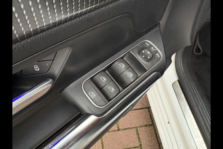 Mercedes-Benz B-Klasse 180 Business Solution Luxury Automaat LEDER/CAMERA/DODEHOEK/CARPLAY/SFEER/PDC