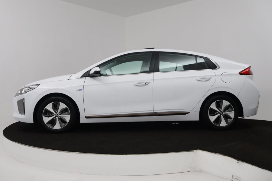 Hyundai IONIQ Premium EV (PANORAMADAK, STOEL/STUUR VERWARMING, CAMERA, ELEKTR STOELEN, NAVIGATIE, PARKEERSENSOREN)