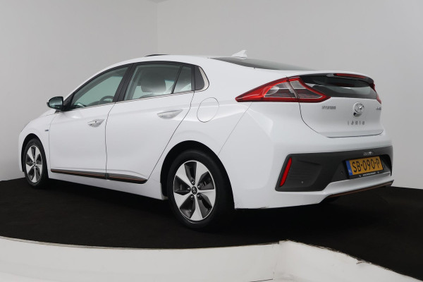 Hyundai IONIQ Premium EV (PANORAMADAK, STOEL/STUUR VERWARMING, CAMERA, ELEKTR STOELEN, NAVIGATIE, PARKEERSENSOREN)