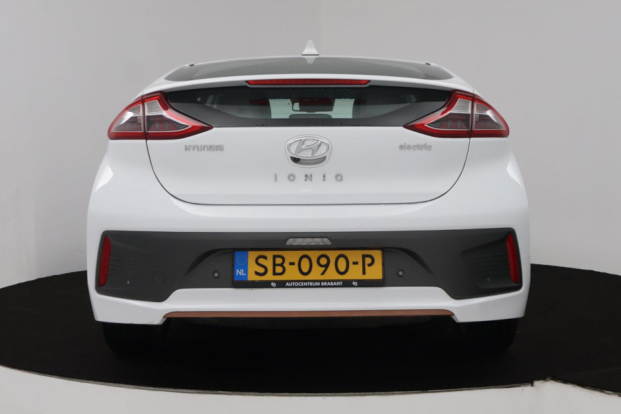 Hyundai IONIQ Premium EV (PANORAMADAK, STOEL/STUUR VERWARMING, CAMERA, ELEKTR STOELEN, NAVIGATIE, PARKEERSENSOREN)