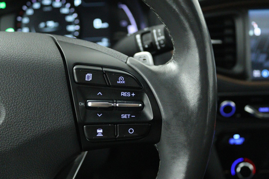 Hyundai IONIQ Premium EV (PANORAMADAK, STOEL/STUUR VERWARMING, CAMERA, ELEKTR STOELEN, NAVIGATIE, PARKEERSENSOREN)