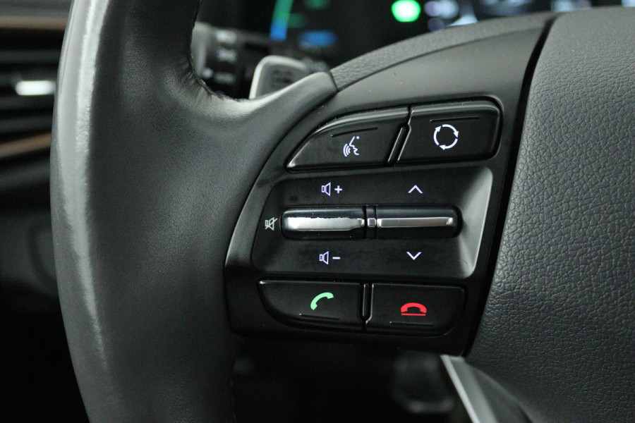 Hyundai IONIQ Premium EV (PANORAMADAK, STOEL/STUUR VERWARMING, CAMERA, ELEKTR STOELEN, NAVIGATIE, PARKEERSENSOREN)